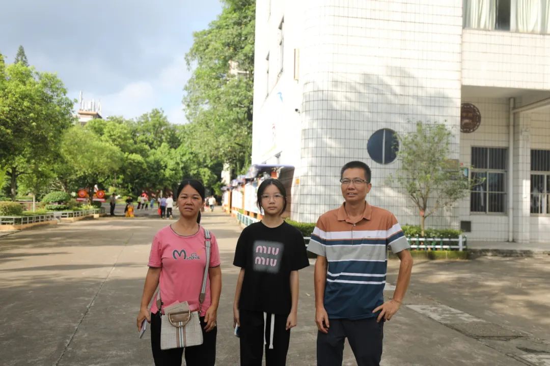 图片[22]-梦想起航 未来可期 | 阳春市实验中学开展2024年秋季七年级新生注册工作-阳春敏学网